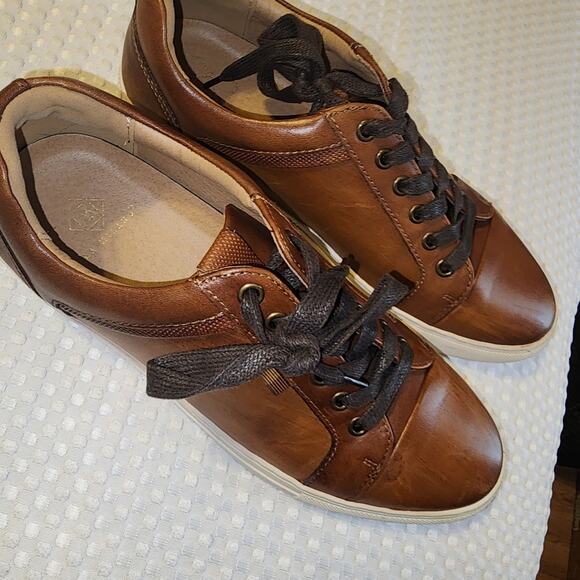 LA MILANO EUC MENS SIZE 8.5 LEATHER SNEAKERS SHOES - Picture 2 of 11